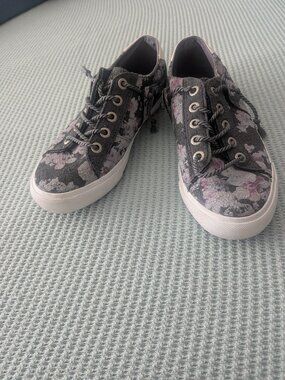 Blowfish Malibu Women's Martina faux Lace Up Slip on  Sneakers Size  7.5W Pre O